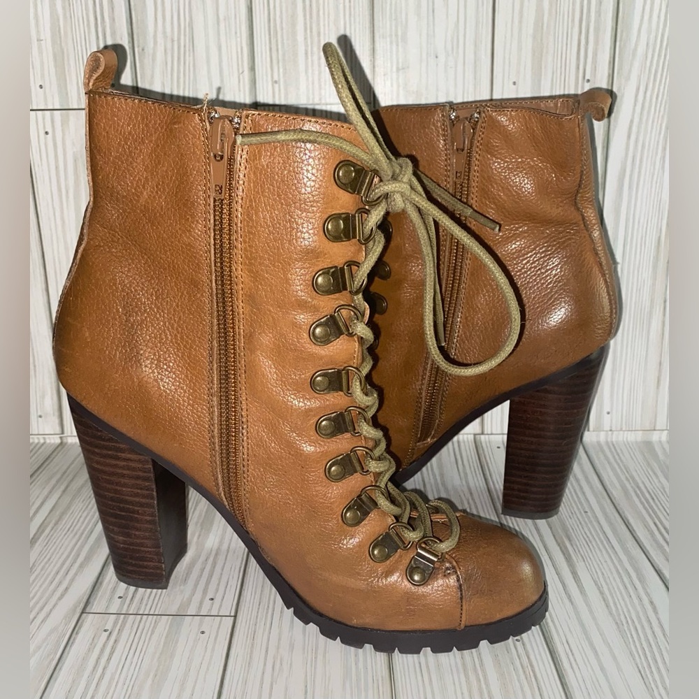 Very Volatile Lace Up Leather Boots Size 6.5